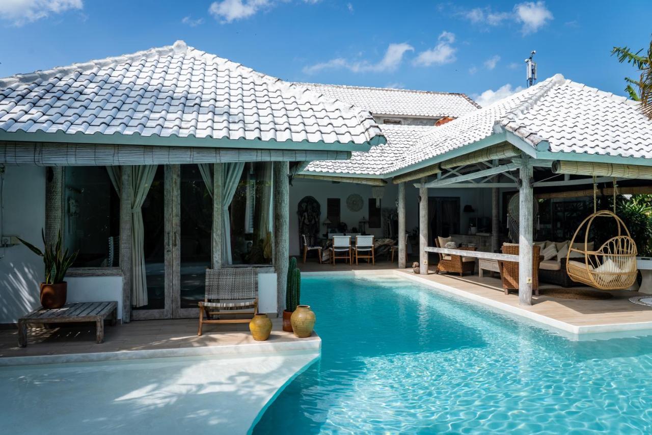 Cocowhite Villa Seminyak Buitenkant foto